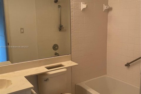 Condo in Tamarac, Florida, 2 bedrooms  № 1960653 - photo 11