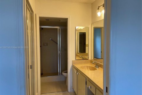 Condo in Tamarac, Florida, 2 bedrooms  № 1960653 - photo 9