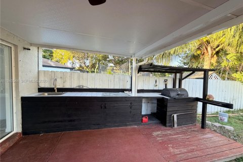 House in Homestead, Florida 3 bedrooms, 108.79 sq.m. № 2000791 - photo 8