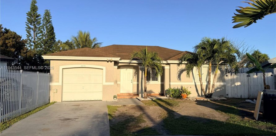House in Homestead, Florida 3 bedrooms, 108.79 sq.m. № 2000791