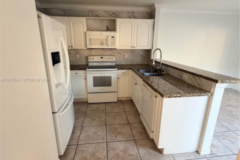 House in Homestead, Florida 3 bedrooms, 108.79 sq.m. № 2000791 - photo 22