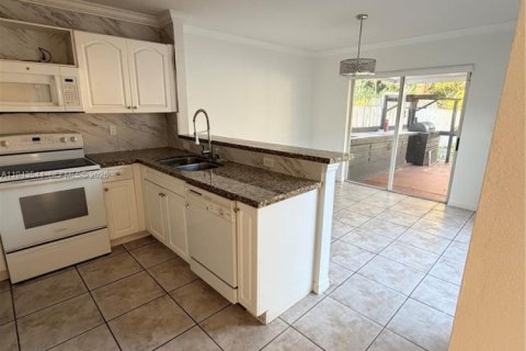 House in Homestead, Florida 3 bedrooms, 108.79 sq.m. № 2000791 - photo 23