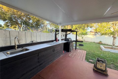 House in Homestead, Florida 3 bedrooms, 108.79 sq.m. № 2000791 - photo 5