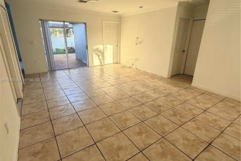 House in Homestead, Florida 3 bedrooms, 108.79 sq.m. № 2000791 - photo 15