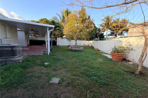 House in Homestead, Florida 3 bedrooms, 108.79 sq.m. № 2000791 - photo 11