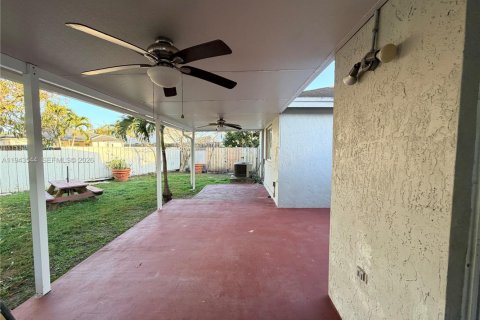 House in Homestead, Florida 3 bedrooms, 108.79 sq.m. № 2000791 - photo 6