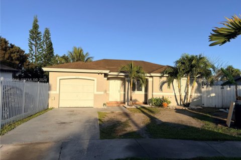 House in Homestead, Florida 3 bedrooms, 108.79 sq.m. № 2000791 - photo 2