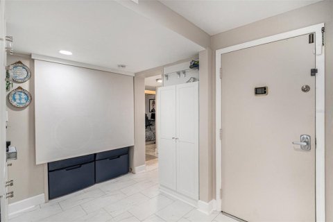 Condominio en alquiler en Tampa, Florida, 3 dormitorios, 154.59 m2 № 1786067 - foto 11