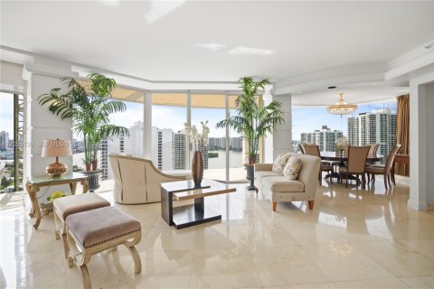 Copropriété à louer à Aventura, Floride: 3 chambres, 318.28 m2 № 2244994 - photo 15