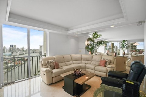 Copropriété à louer à Aventura, Floride: 3 chambres, 318.28 m2 № 2244994 - photo 12