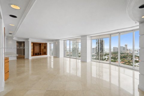Copropriété à louer à Aventura, Floride: 3 chambres, 318.28 m2 № 2244994 - photo 4