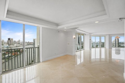 Copropriété à louer à Aventura, Floride: 3 chambres, 318.28 m2 № 2244994 - photo 13