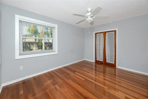 House in Palm Harbor, Florida 3 bedrooms, 128.39 sq.m. № 1817443 - photo 12