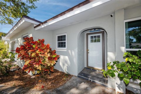 House in Palm Harbor, Florida 3 bedrooms, 128.39 sq.m. № 1817443 - photo 1