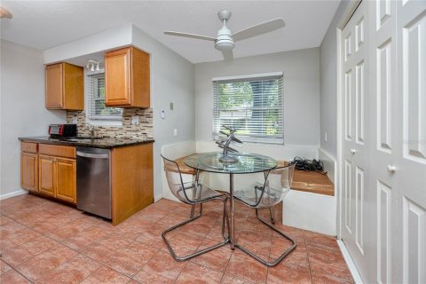 House in Palm Harbor, Florida 3 bedrooms, 128.39 sq.m. № 1817443 - photo 6