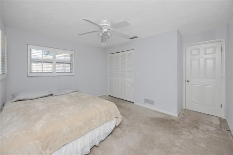 House in Palm Harbor, Florida 3 bedrooms, 128.39 sq.m. № 1817443 - photo 19