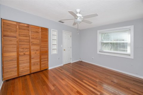House in Palm Harbor, Florida 3 bedrooms, 128.39 sq.m. № 1817443 - photo 11