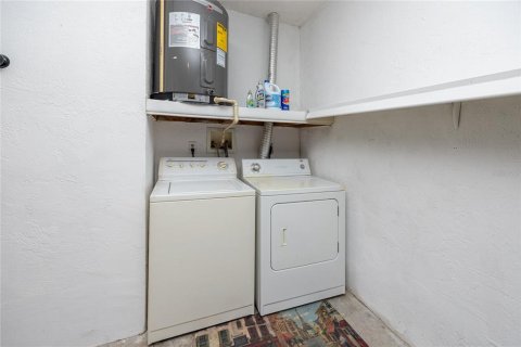House in Palm Harbor, Florida 3 bedrooms, 128.39 sq.m. № 1817443 - photo 21