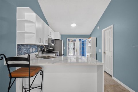 Villa ou maison à vendre à Tampa, Floride: 4 chambres, 189.52 m2 № 2220514 - photo 8