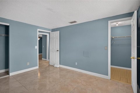 Villa ou maison à vendre à Tampa, Floride: 4 chambres, 189.52 m2 № 2220514 - photo 13
