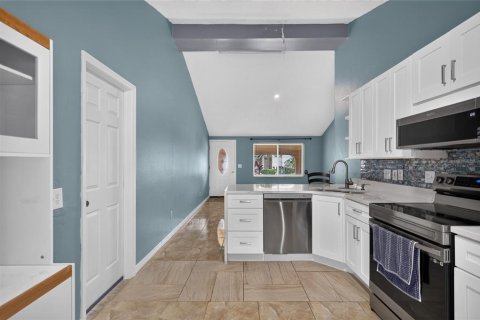 Villa ou maison à vendre à Tampa, Floride: 4 chambres, 189.52 m2 № 2220514 - photo 6