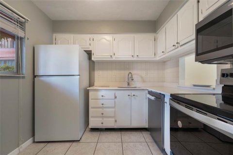 Condo in Orlando, Florida, 2 bedrooms  № 1560527 - photo 15