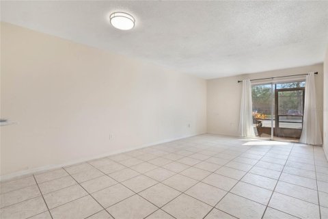 Condo in Orlando, Florida, 2 bedrooms  № 1560527 - photo 12