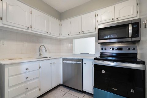 Condo in Orlando, Florida, 2 bedrooms  № 1560527 - photo 14