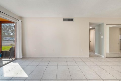 Condo in Orlando, Florida, 2 bedrooms  № 1560527 - photo 9