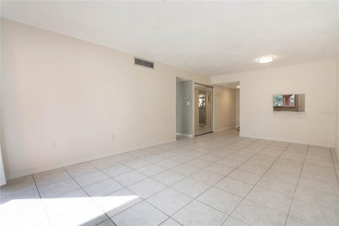 Condo in Orlando, Florida, 2 bedrooms  № 1560527 - photo 8