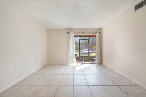 Condo in Orlando, Florida, 2 bedrooms  № 1560527 - photo 11