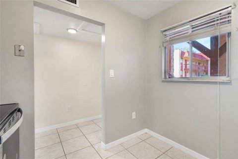 Condo in Orlando, Florida, 2 bedrooms  № 1560527 - photo 16