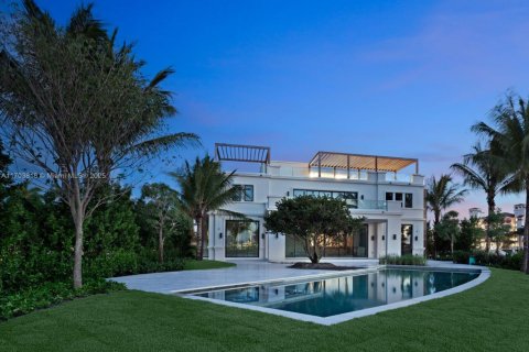 House in Miami Beach, Florida 6 bedrooms, 1019.79 sq.m. № 1594317 - photo 4