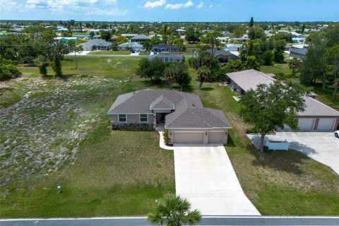 House in Rotonda, Florida 4 bedrooms, 163.69 sq.m. № 2207788 - photo 11