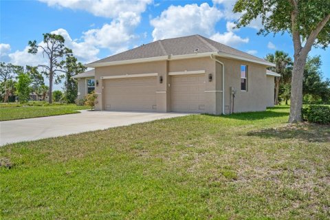 House in Rotonda, Florida 4 bedrooms, 163.69 sq.m. № 2207788 - photo 13