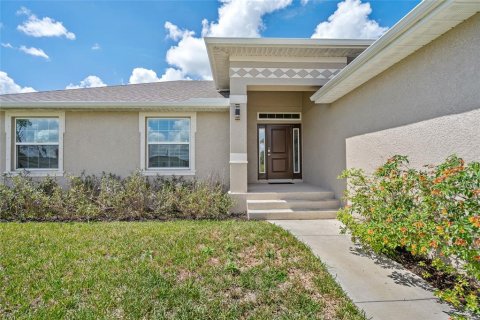 House in Rotonda, Florida 4 bedrooms, 163.69 sq.m. № 2207788 - photo 9