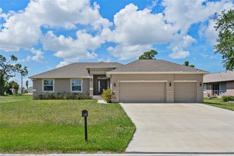 House in Rotonda, Florida 4 bedrooms, 163.69 sq.m. № 2207788