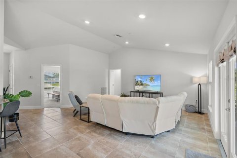 House in Rotonda, Florida 4 bedrooms, 163.69 sq.m. № 2207788 - photo 16