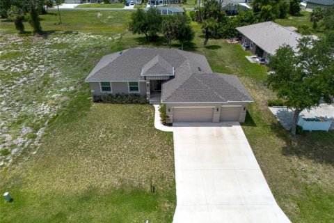 House in Rotonda, Florida 4 bedrooms, 163.69 sq.m. № 2207788 - photo 5