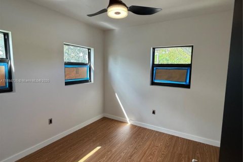 Снять в аренду квартиру в Халландейл-Бич, Флорида 2 спальни, 423.26м2, № 1947188 - фото 7