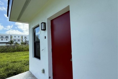 Снять в аренду квартиру в Халландейл-Бич, Флорида 2 спальни, 423.26м2, № 1947188 - фото 17