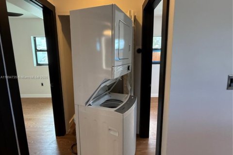 Снять в аренду квартиру в Халландейл-Бич, Флорида 2 спальни, 423.26м2, № 1947188 - фото 6