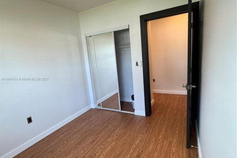 Снять в аренду квартиру в Халландейл-Бич, Флорида 2 спальни, 423.26м2, № 1947188 - фото 11