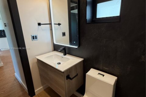 Снять в аренду квартиру в Халландейл-Бич, Флорида 2 спальни, 423.26м2, № 1947188 - фото 14