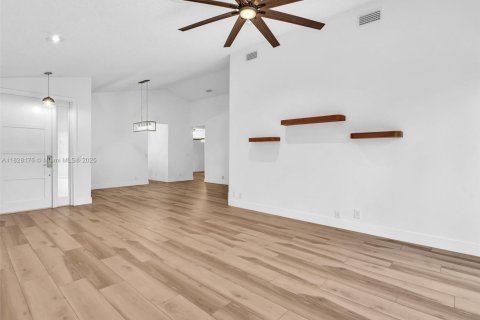 Villa ou maison à vendre à Plantation, Floride: 3 chambres, 156.08 m2 № 1925253 - photo 6