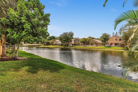 Villa ou maison à vendre à Plantation, Floride: 3 chambres, 156.08 m2 № 1925253 - photo 2