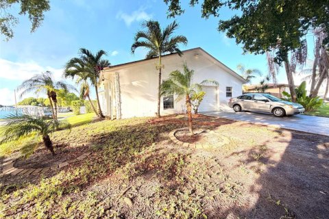 Casa en venta en Dania Beach, Florida, 2 dormitorios, 133.78 m2 № 1944453 - foto 4