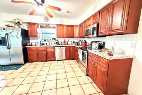 Casa en venta en Dania Beach, Florida, 2 dormitorios, 133.78 m2 № 1944453 - foto 5