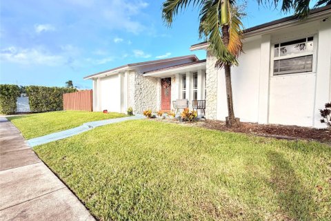 Casa en venta en Dania Beach, Florida, 2 dormitorios, 133.78 m2 № 1944453 - foto 3