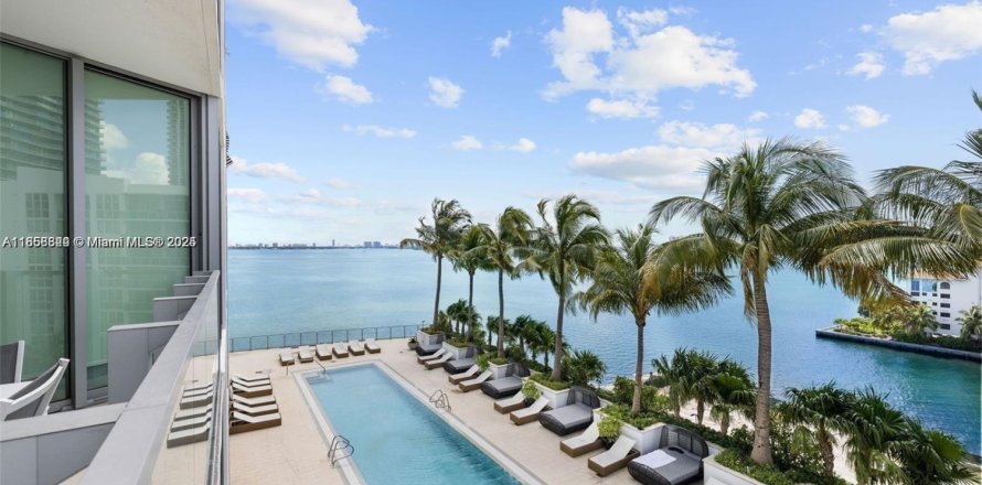 Condominio en Miami, Florida, 1 dormitorio  № 1980262